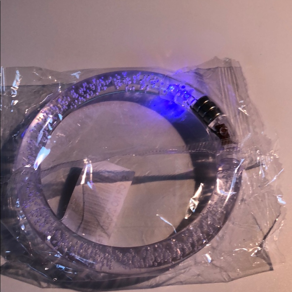 🥰Color changing Bracelet - Picture 2 of 8